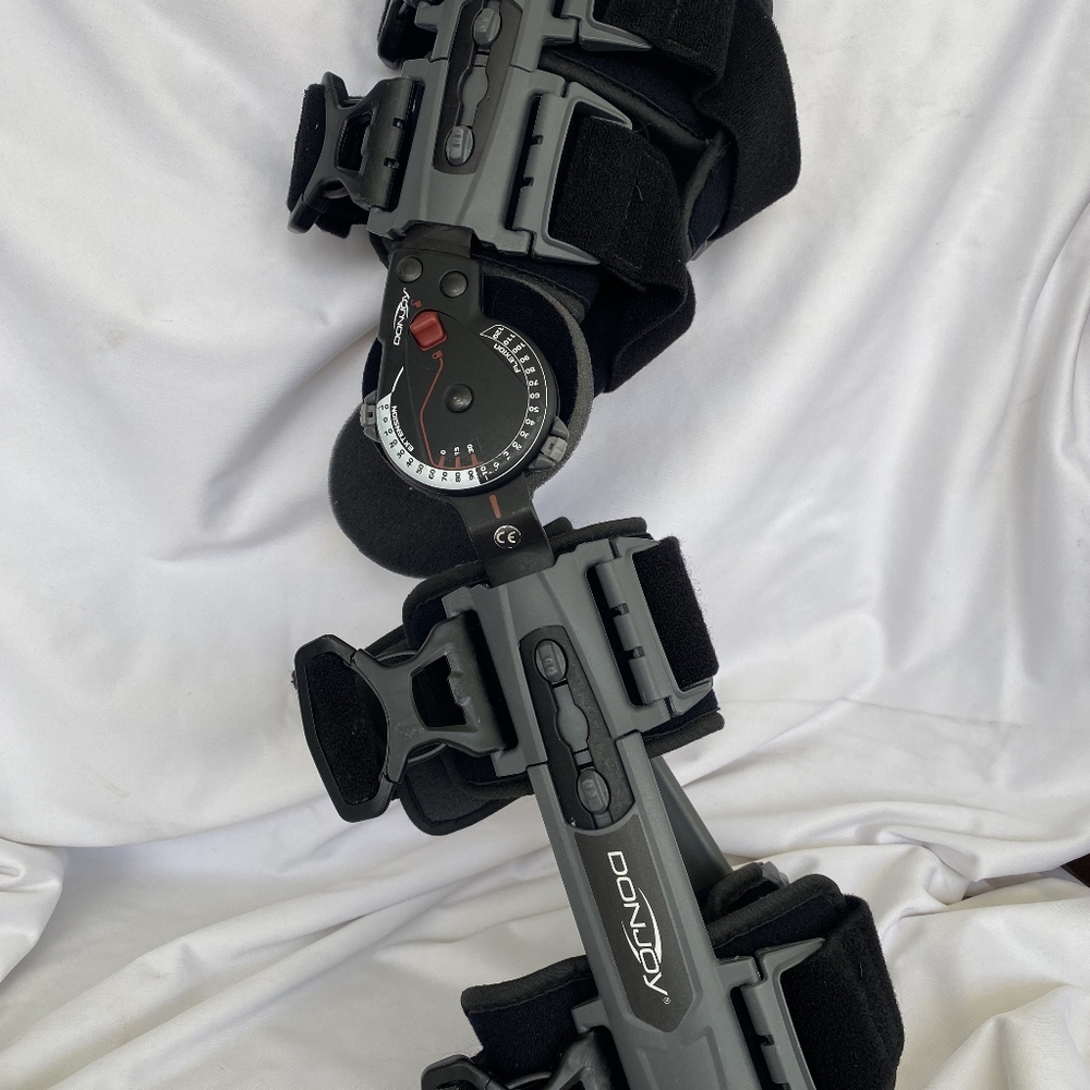 Don Joy Hinged Flexion/Extension Lock Knee Brace Adjustable